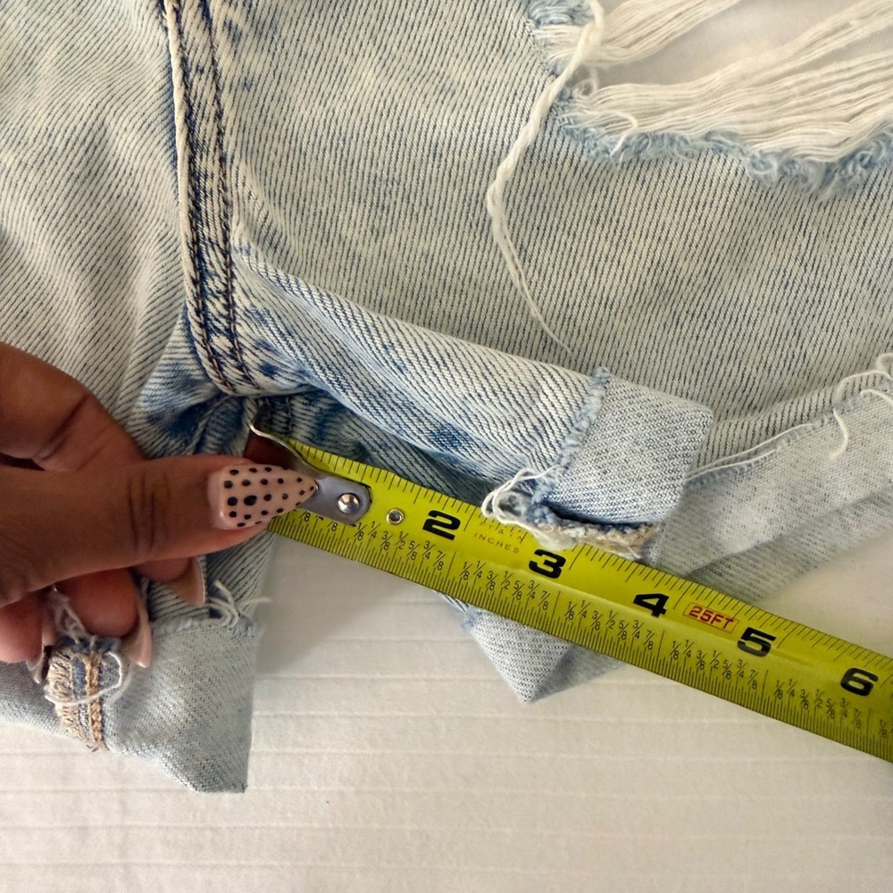 American Eagle Womens High Rise Distressed Denim Mom Short Size 2 Acid Wash Jort - Picture 10 of 12